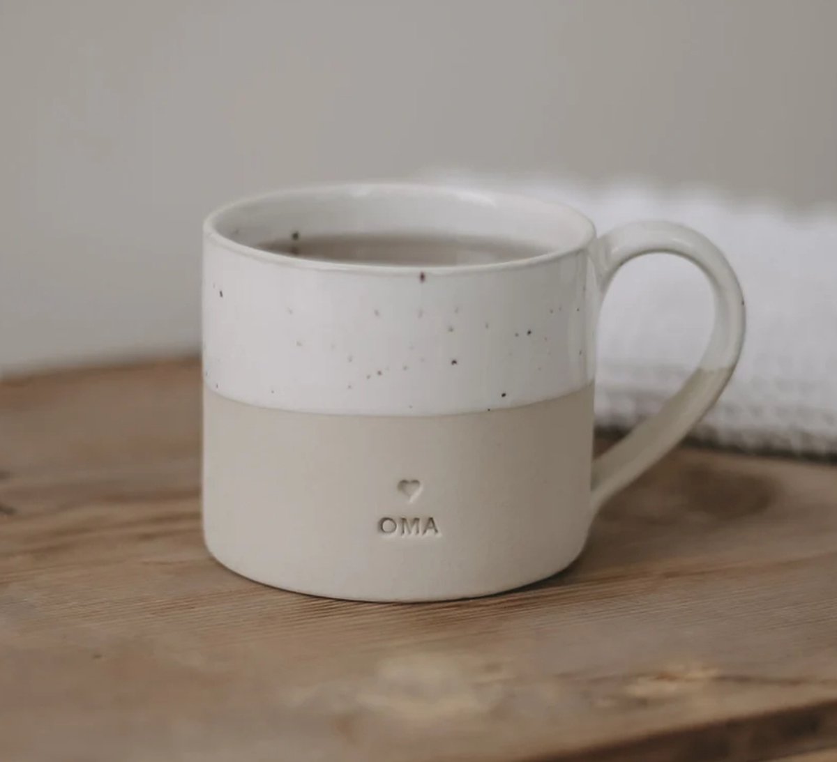 Mok Oma - Tas - Met oor - Liefde - Aardewerk - Handgemaakt - Servies - Grootouders - Valentijn - Decoratie - Geschenk - Cadeau - Koffie - Thee - Origineel Cadeau - Uniek