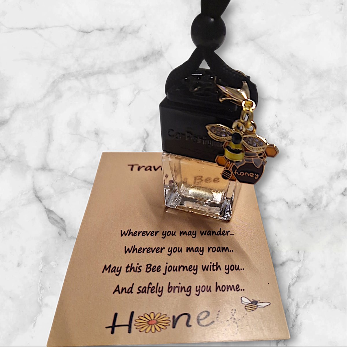 Goedkoopste Autoparfum | TRAVELING BEE | 8ml | met pocket hug | Nights Scent | Geïnspireerd door Traditional Hammam Ritual Overseas | Dupe | Geurhanger | Luchtverfrisser | Auto geurtje | Auto parfum | Car scent | Auto Luchtverfrisser | Verjaardagscadeau