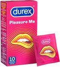Durex Pleasure Me verpakking met rode achtergrond en afbeelding van gestileerde lippen. Naast de doos ligt een individueel verpakt condoom.