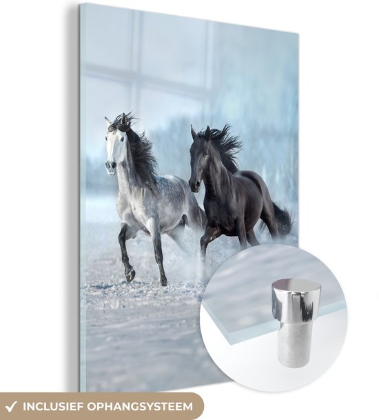 MuchoWow® Glasschilderij 120x160 cm - Schilderij acrylglas - Paarden - Winter - Dieren - Natuur - Sneeuw - Foto op glas - Muurdecoratie woonkamer - Wanddecoratie slaapkamer - Schilderijen