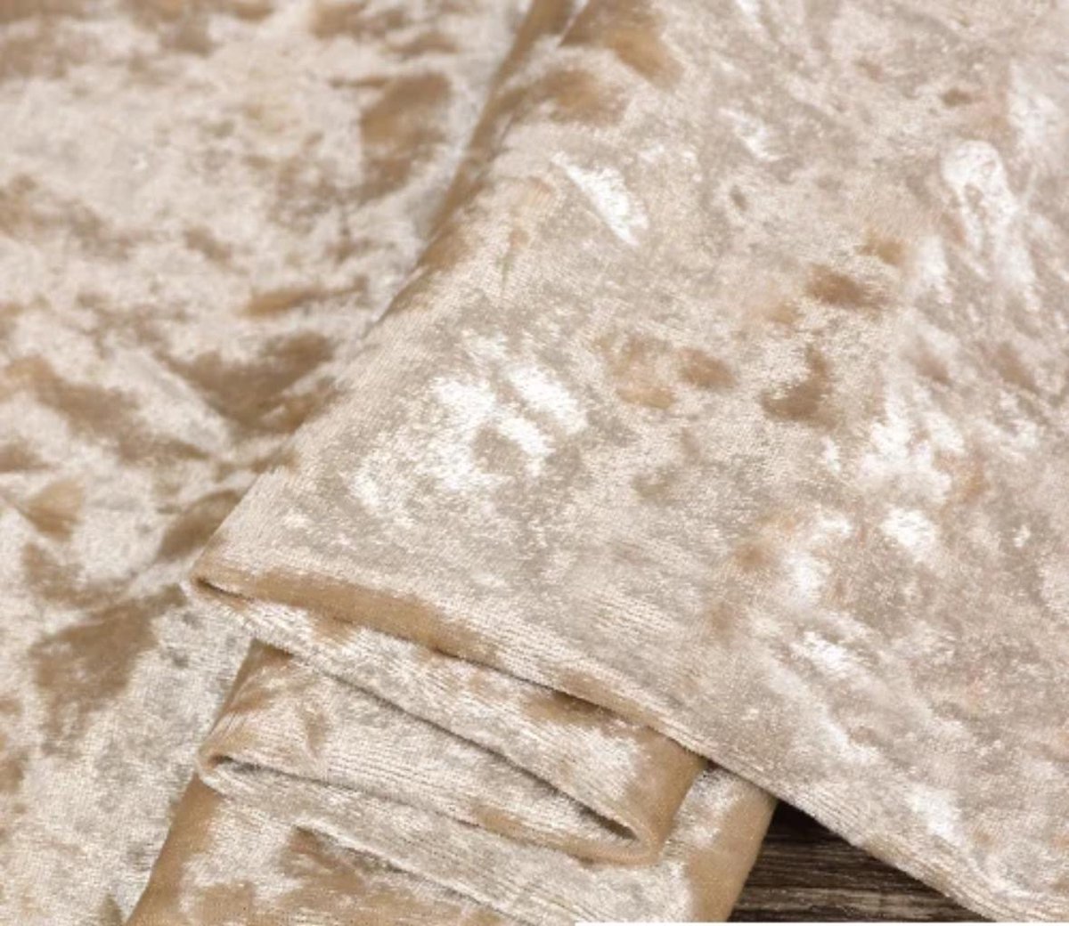 SV Productie & Lifestyle – Ronde Velvet Tafelkleed in Champagnekleur – Ø 160 cm – Luxe Huisdecoratie