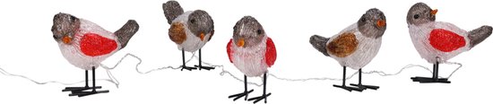 Vijf kerst vogeltjes met rode borstjes, bruine en witte veren, op een draad.