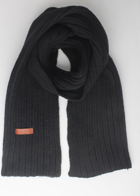 Auxane scarf- Accessories Junkie Amsterdam- Dames sjaal- Winter- Warm- Synthetisch- Leren label- Zwart