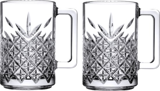 Twee transparante bierpullen met facetgeslepen patronen.
