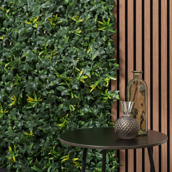 Deze levende plantenwand zorgt voor een prachtige groene keuken