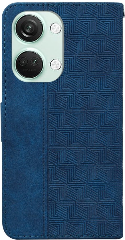 Blauw telefoonhoesje met geometrisch patroon, met camera-uitsparing.