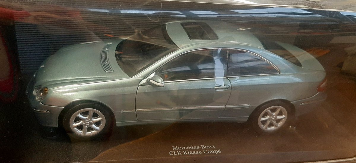 Mercedes-Benz CLK Klasse CoupÃ© 1:18 groen metallic nieuw in doos