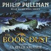 Boek kaft van 'La Belle Sauvage' door Philip Pullman, met twee figuren in een boot op woeste golven en een luipaardachtig dier.