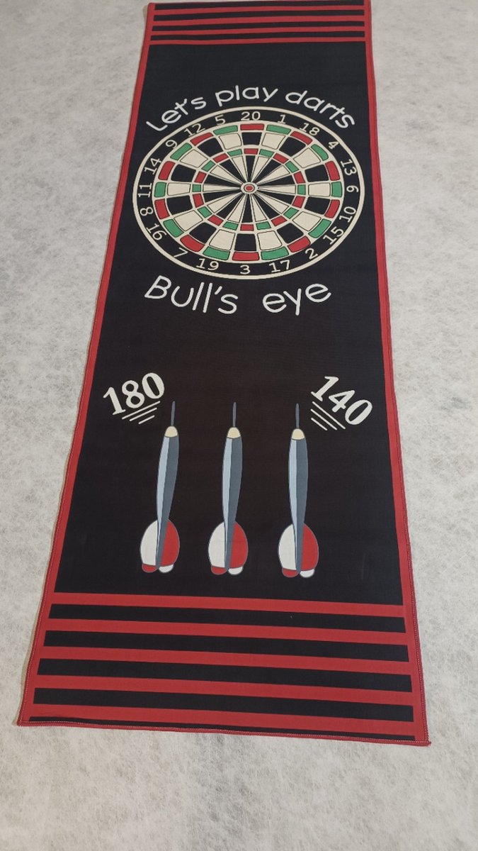 dartmat - dartkleed - dart vloerkleed - 237 x 80 cm - bulls eye - zwart / rood - met pijlen op dartmat