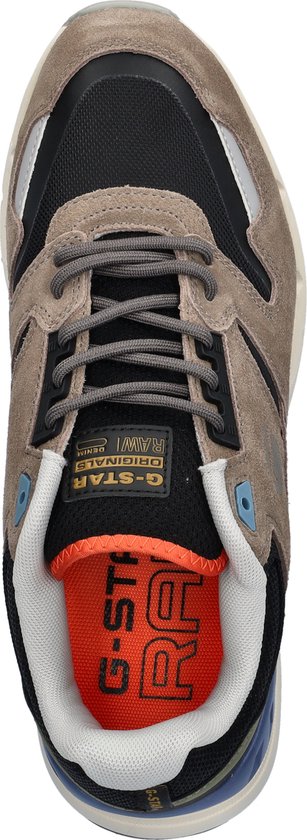 Bovenaanzicht van de G-Star sneaker met contrasterende oranje binnenzool en bruin suède.