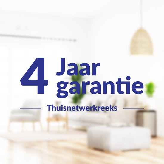 Intérieur flouté avec un grand texte "4 ans de garantie" et "Réseau domestique".
