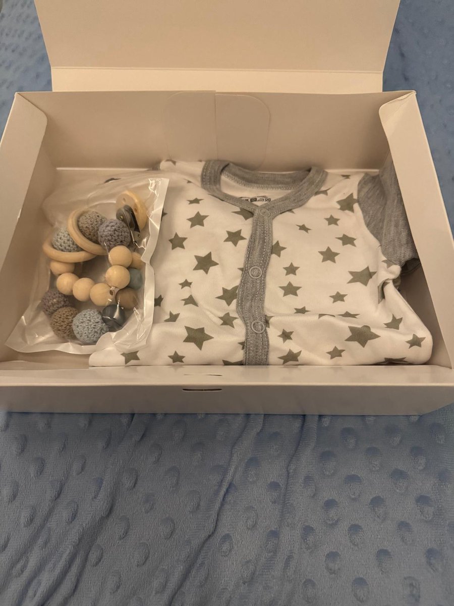 Goedkoopste Kiddiezoom - Kraamcadeau - Boxpakje plus speenketting / bijtring - babykleding -boxpakje - 0-3mnd