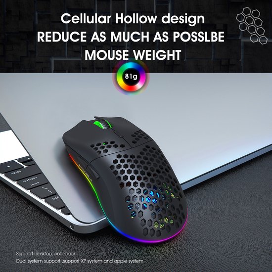 Zwarte, ultralichte gamingmuis (81g) met honingraatontwerp en verlicht scrollwiel. RGB-verlichting aan de onderkant en zijkanten.