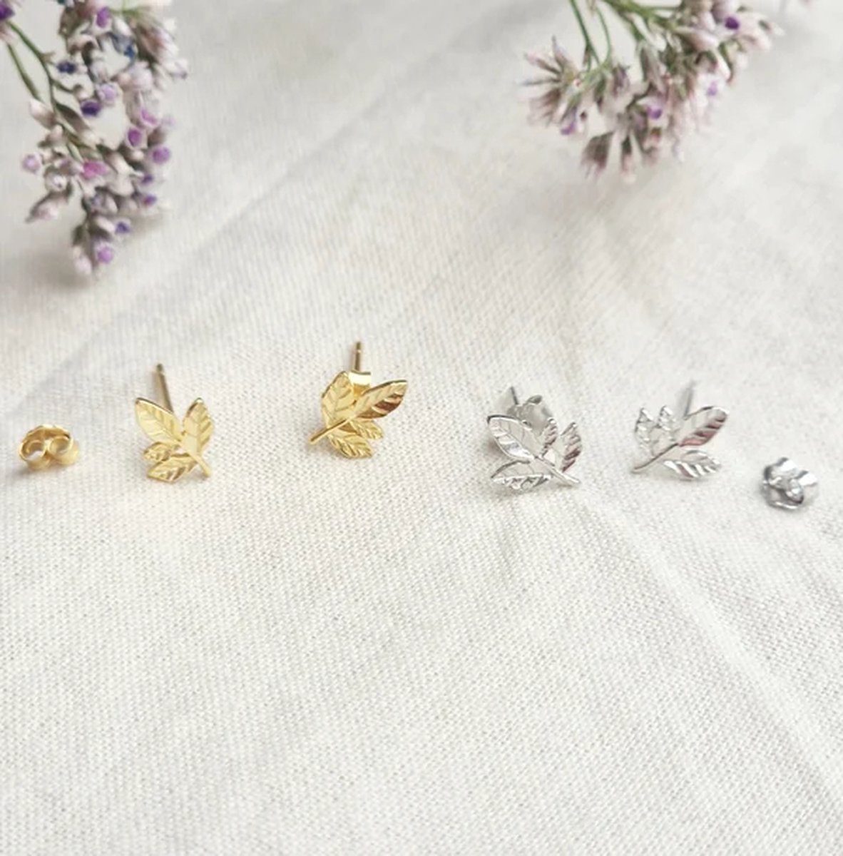 Zilveren oorstekers - Maple Leaf - 925 sterling zilver - Blad - Kleine oorbellen - The Jewellery Salon - rhodium plated