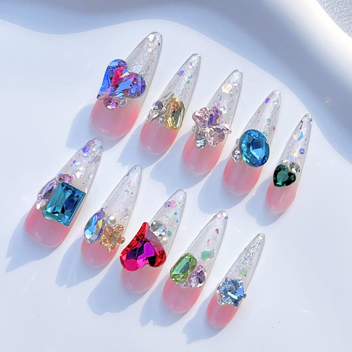 Goedkoopste Handgemaakt Press-on Nails - Grote Charme Lange Almond Nagels - Gemstone Glam - Maat M