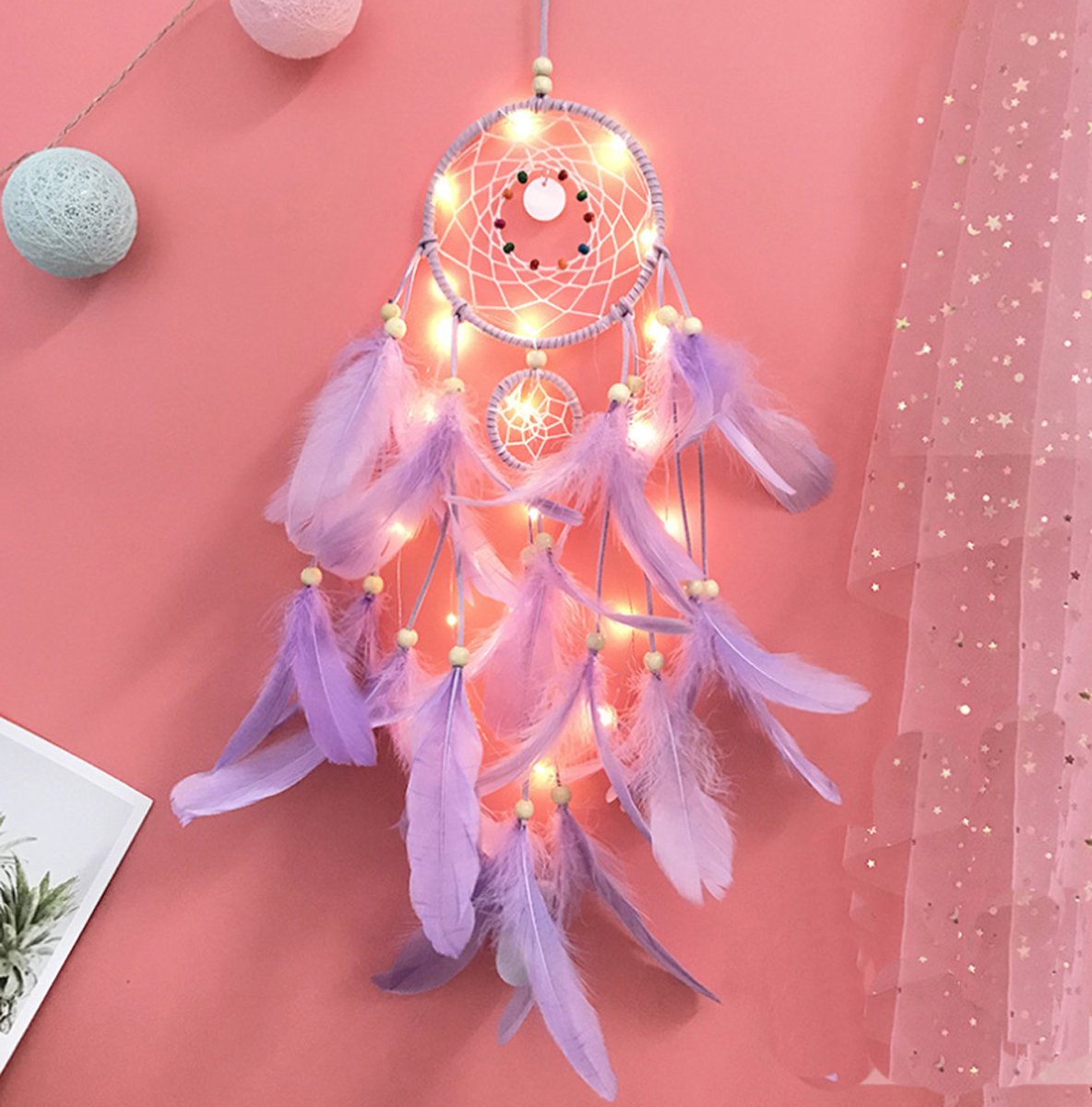 DW4Trading Dromenvanger Paars met Kralen en Veren en Led Verlichting - Dreamcatcher - 60x12 cm Paars met Kralen en Veren met LED (12cm)