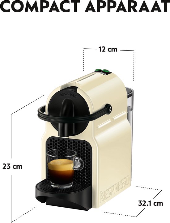 Machine à café à capsules Nespresso Inissia crème avec dimensions, et une tasse d'expresso.