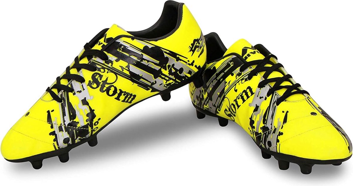 Geel Nivia Storm voetbalschoenen met veters, ontworpen voor kunstgras en harde ondergrond, met TPU buitenzool voor grip.