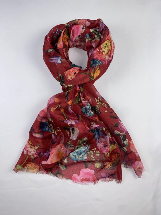 Sjaal mix bloemen 30% zijde 70 % viscose van dun materiaal