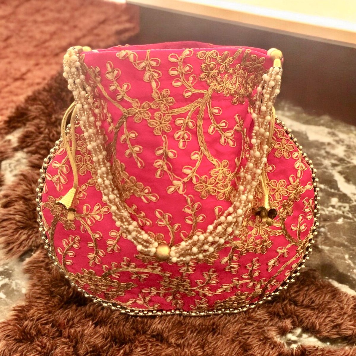 Dames Handtas- Vedantan -Katoensilk - 22 x 22 cm - Kleurrijk - Gouden borduurwerk - Partij, Prom, Banket, Bruiloft - Feesten - Festival - Schattige - Avondtasje - PartyBag - Roodachtig roze