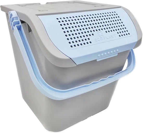 Grijze Ecoplast luieremmer met lichtblauw handvat en deksel, met een rooster en zeven. De emmer is 28 liter.