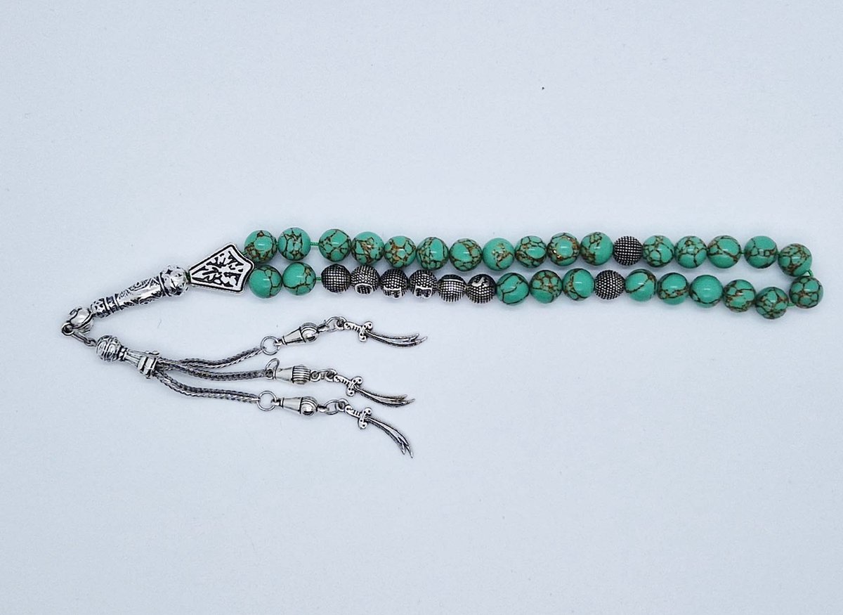 Handgemaakte naam tasbih 33 Kralen Natuursteen “Groen howliet gesponnen goud” - met metaal tassel “Zwaarden"- Met je naam of de naam van uw geliefde- 8 mm diameter van de korrel