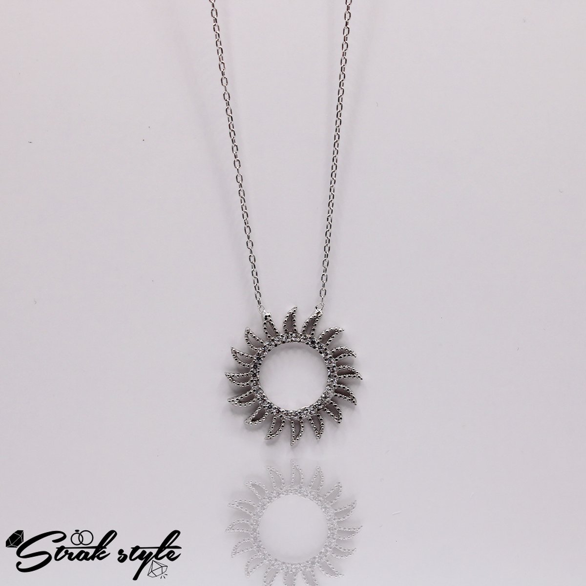 STRAKSTYLE 925 Sterling Zilveren Ketting met Zonontwerp en een Fortune Flower.