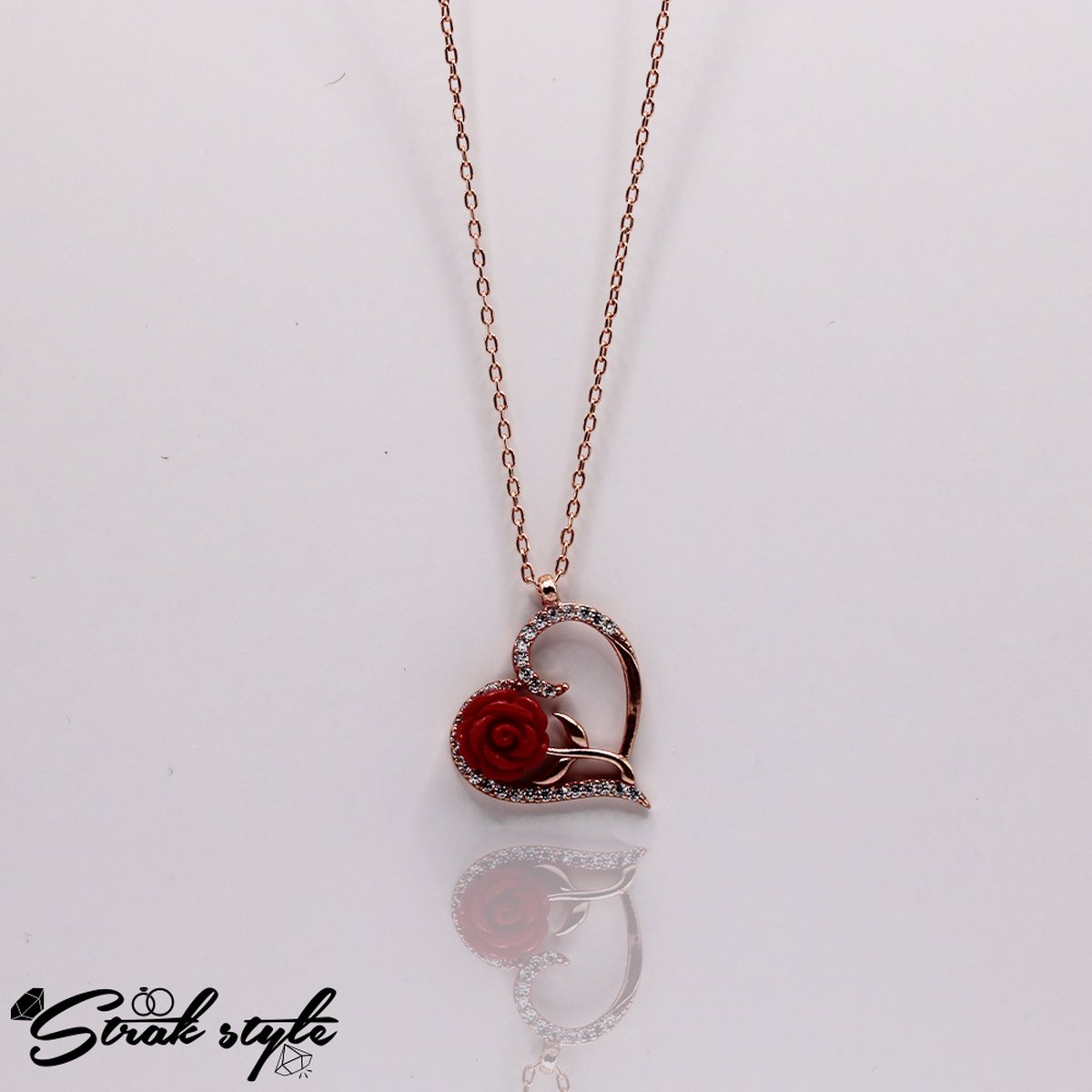 STRAKSTYLE 925 Sterling Zilveren Ketting met een Hartvormig Rozenmotief en een Fortune Flower Ontwerp in Roze Kleur.