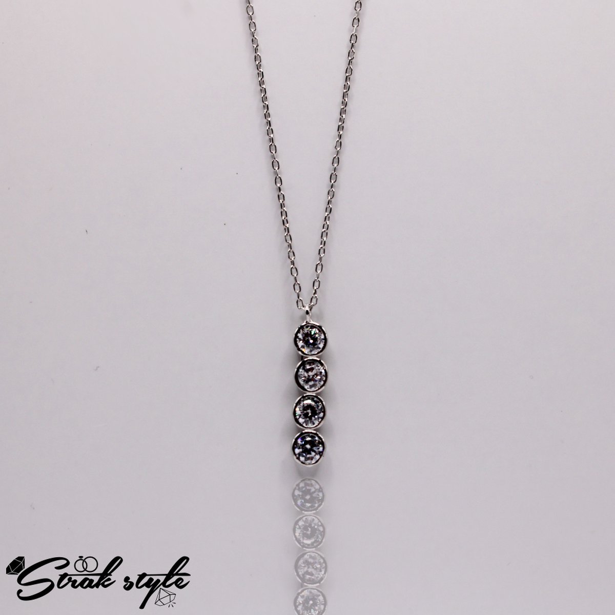 925 Sterling Zilveren Dames Ketting met 4 Zirkonia Steentjes – Minimalistisch Design – Anti-Aanslag – Perfect Cadeau voor Vrouwen