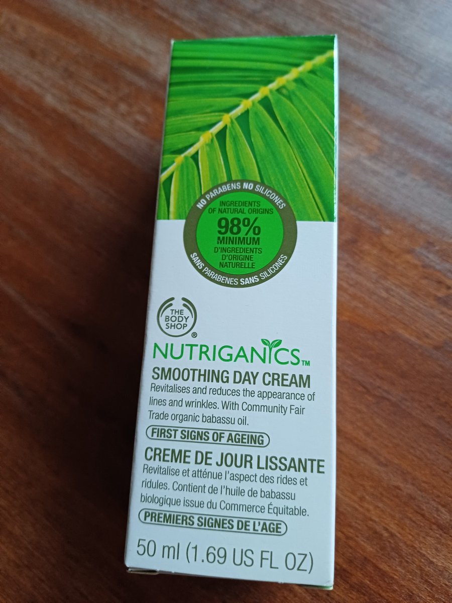 Goedkoopste The Body Shop Nutriganics Smoothing Day Cream, Paraben-Free Face Moisturizer, 50 ml
