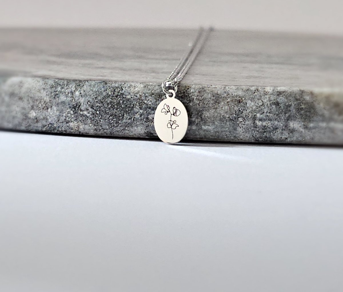 Ellen Life Jewelry | April Geboortebloem Kettingen - Zilver Gepersonaliseerd Keeting - Verjaardag Cadeau Vriendin & Vrouw - Geboortemaand Ketting met Hanger - Handgemaakte Sieraden