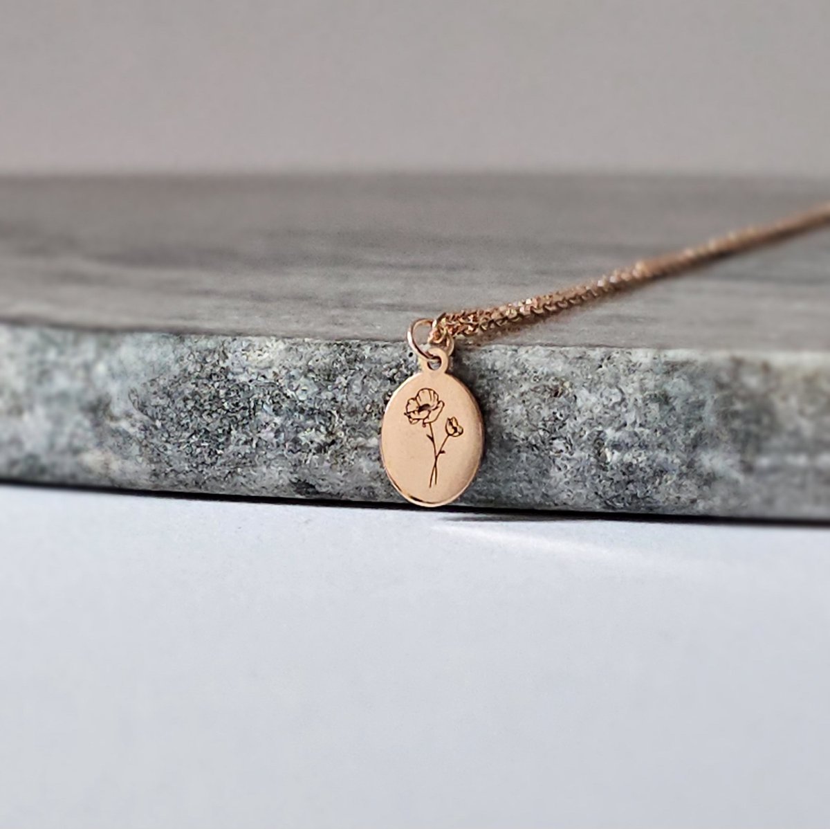 Ellen Life Jewelry | Augustus Geboortebloem Kettingen - Rosegoud Gepersonaliseerd Keeting - Verjaardag Cadeau Vriendin & Vrouw - Geboortemaand Ketting met Hanger - Handgemaakte Sieraden