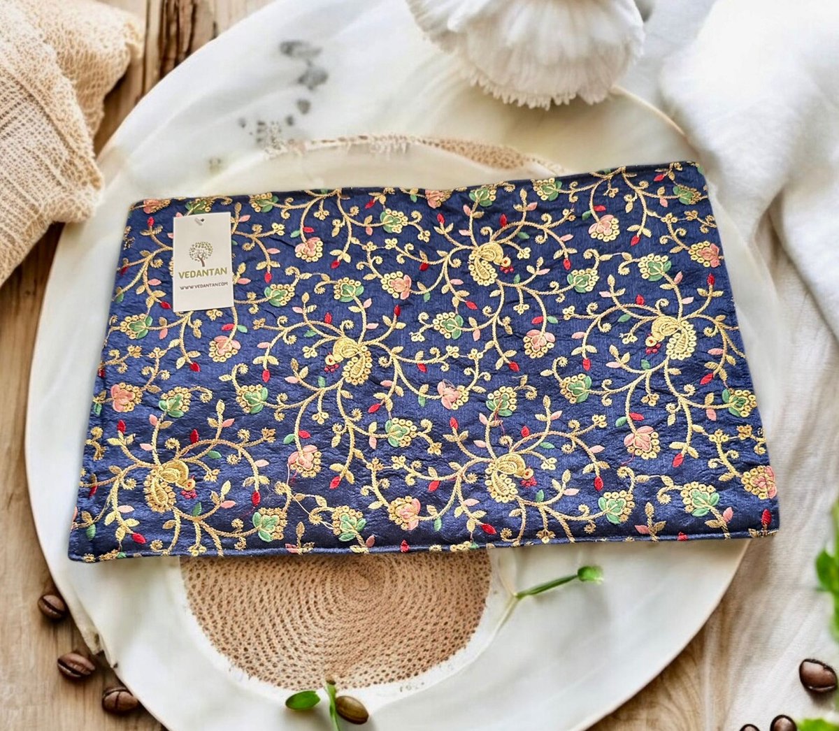 Placemat met etnisch borduurwerk - placemats katoensilk - 45 x 30 cm - 2 stuks - Bordonderzetters antislip - Tafeldecoratie - Tafelonderzetter - Luxe tafeldecoratie - Placemat - Onderzetter - Tafeldecoratie accessoires - Kerstmis - Feest