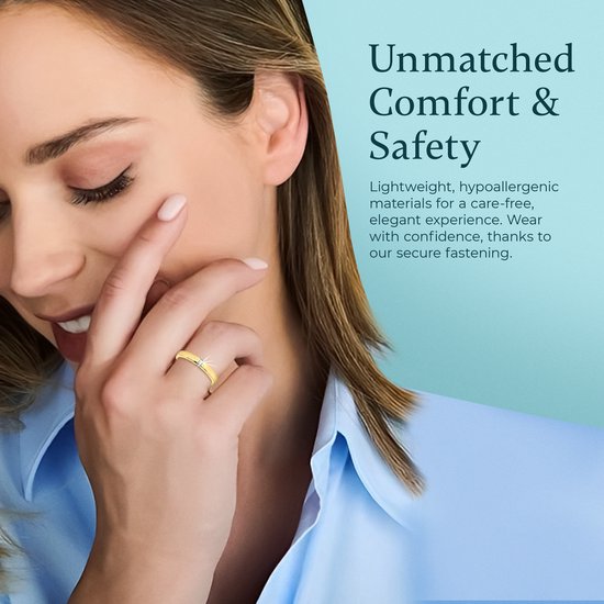 Gouden ring met een kleine diamant, gedragen door een vrouw aan haar rechter ringvinger. 'Unmatched Comfort & Safety.'