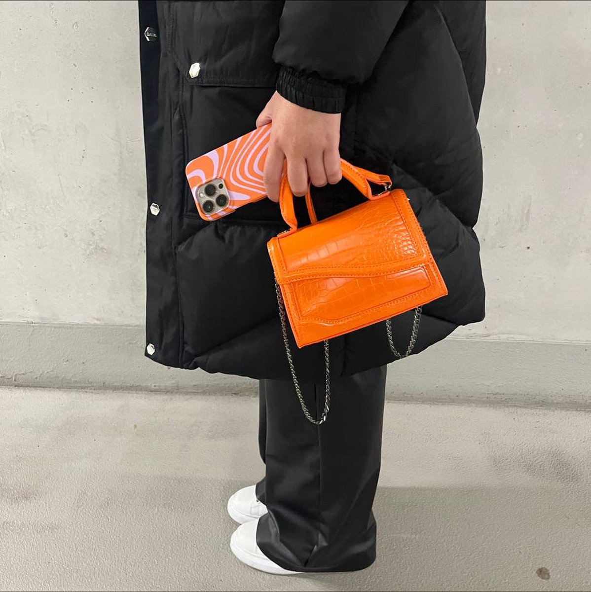iPhone 16 Pro hoesje met AirPods 3 case set - xoxo Wildhearts Boogie Wonderland Orange, dubbel laag, schokbestendig, golvend patroon - Afbeelding 5
