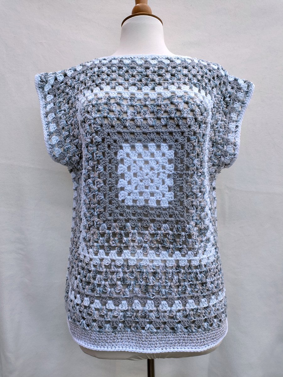 Handgemaakte trui korte mouw / spencer in wit, lichtgrijs, donkergrijs, lichtbeige Maat M/L