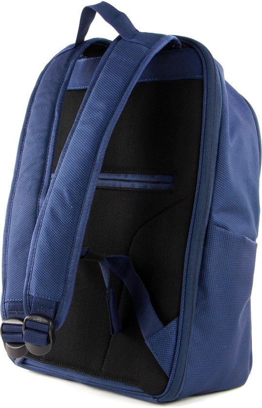 Zijkant van een donkerblauwe rugzak met comfortabele schouderbanden en ritssluitingen.