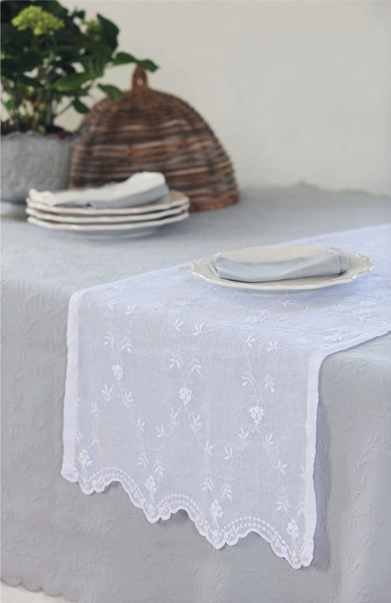 Tafelloper | Victoria - Geborduurde Voile - Geschulpte Randen - Gebroken Wit - 55x180 cm