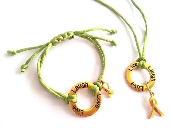 Jewellicious Designs Laugh Live Love ketting & armband goud met olijfgroen glanzend koord voor Pink Ribbon - collier - hanger met tekst - bijpassende armband - goudkleurig olijfgroen