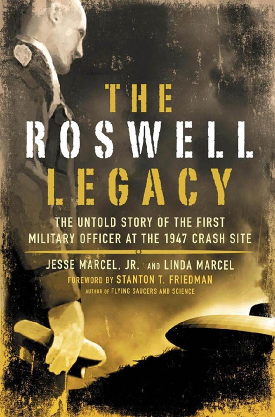 Boekomslag met de titel 'The Roswell Legacy', over de eerste militair bij de crashsite van 1947. Een man in militair uniform staat op de voorgrond.