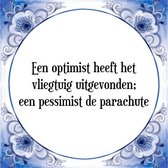 Tegeltje met Spreuk (Tegeltjeswijsheid): Een optimist heeft het vliegtuig uitgevonden; een pessimist de parachute + Kado verpakking & Plakhanger