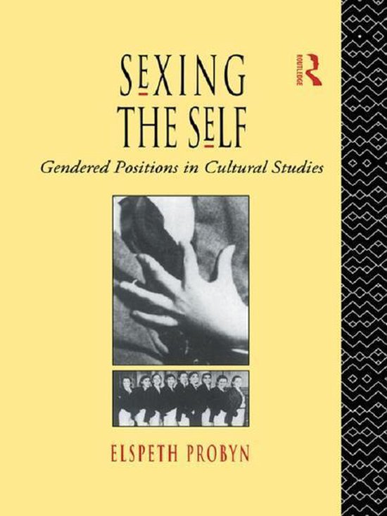 Boekhoes met de titel 'Sexing the Self: Gendered Positions in Cultural Studies' door Elspeth Probyn. Een zwart-witfoto van handen en een groep mensen onderaan.