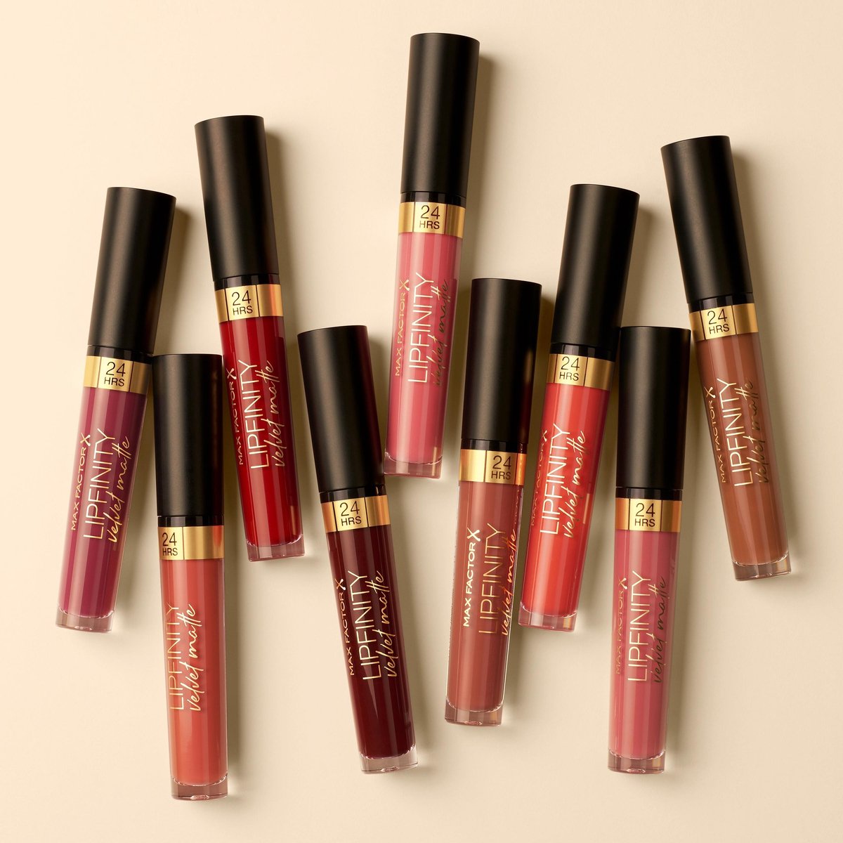 Max Factor Lipfinity Velvet Matte lipstick in een perzikkleurige tint.
