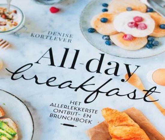Boek "All-day breakfast" met pannenkoeken, croissant, avocado toast en yoghurt.