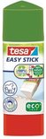Bâton de colle Tesa Easy Stick avec capuchon vert et base rouge. Avec une main collant du papier.