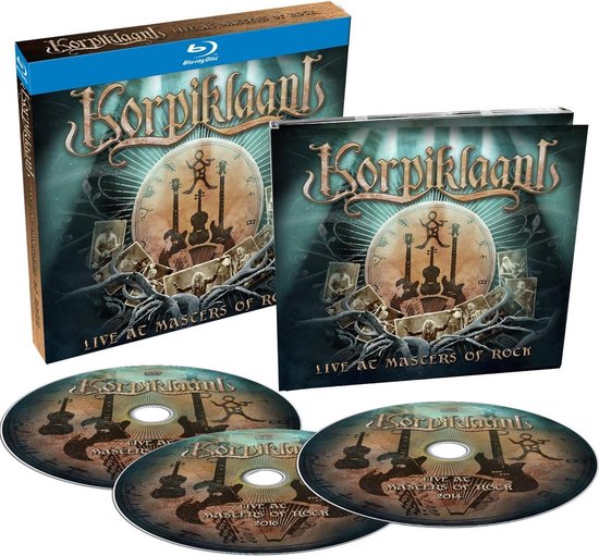 Korpiklaani Live at Masters of Rock Blu-ray en CD set met een hoes en twee schijven in een gesleeve doos.