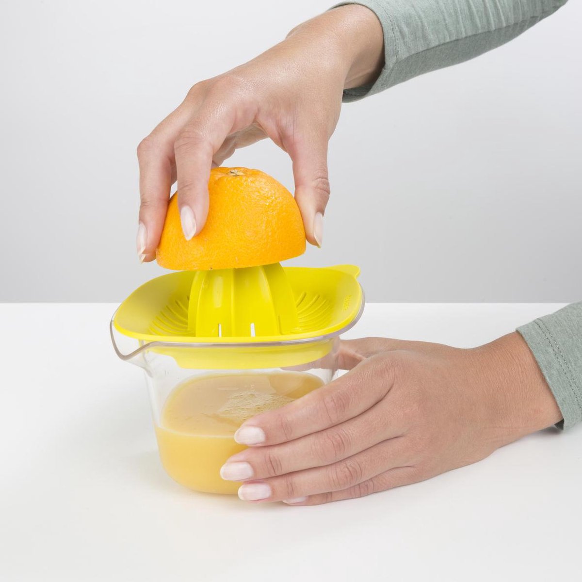 Oxo maatbeker - 1000 ml - Citruspers (handmatig) kopen? | Korting tot 66
