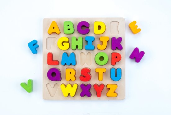 Alphabet puzzle 30 x 30 cm rubber wood van goki — afbeelding 2