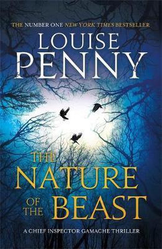 Boekomslag 'The Nature of the Beast' van Louise Penny, met zwarte silhouetten van vogels tegen een volle maan in de bomen.