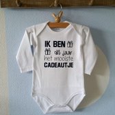 Rompertje baby met tekst jongen meisje Rompertje Ik ben dit jaar het mooiste cadeautje | Lange mouw | wit zwart | maat 62/68  cadeau eerste Moederdag liefste mama Vaderdag papa